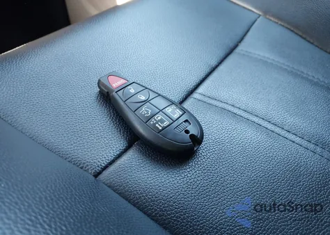 2013 Chrysler Town & Country Touring из США, поврежденный, VIN 2C4RC1BG5DR657824